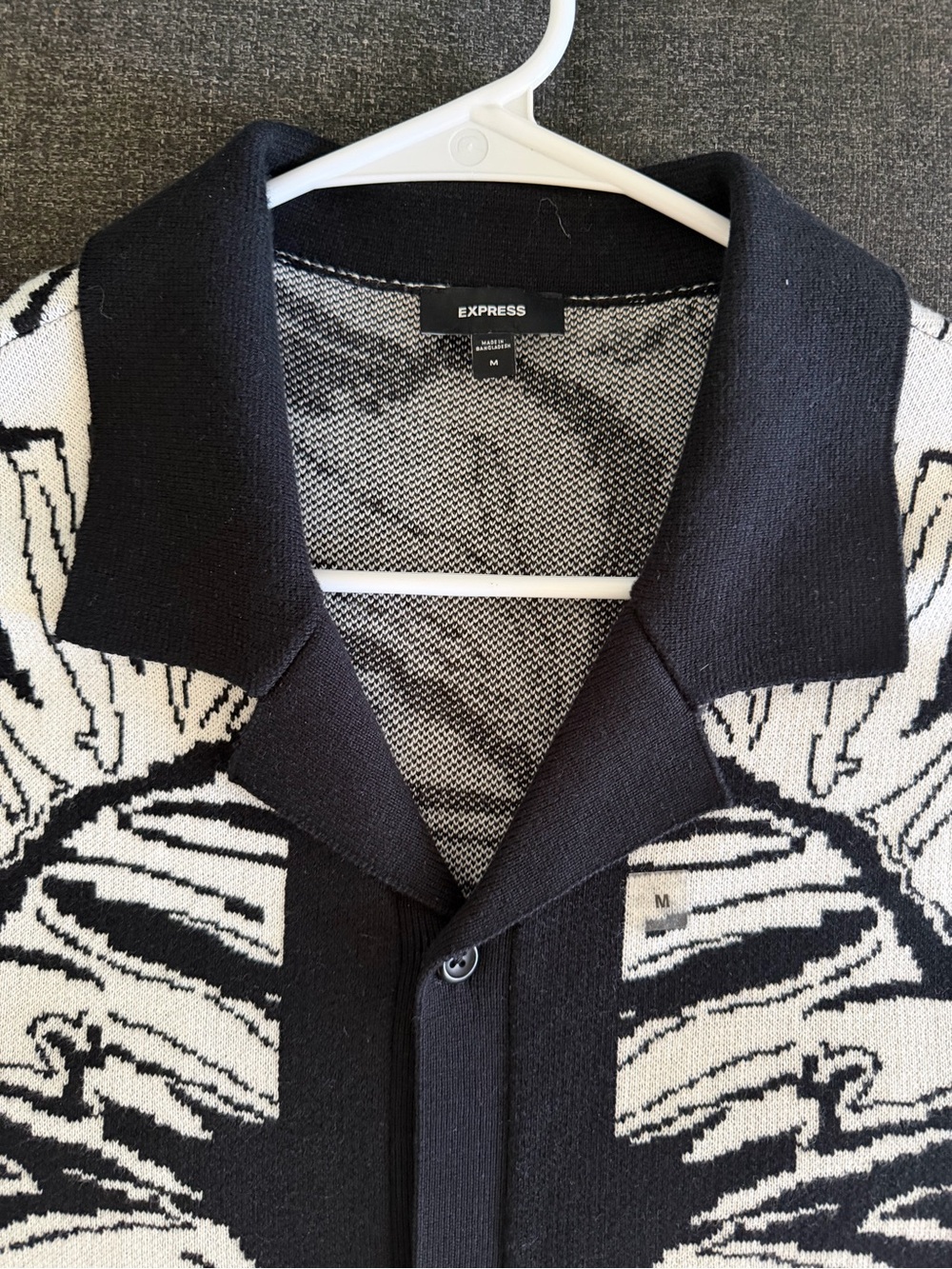 Express Black & White Floral Knit Camp Shirt - Men - Picture 2 of 3